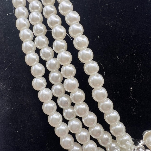 Faux Pearl and Rhinestone Pendant Necklace and matching pierced Earrings - Picture 3 of 13